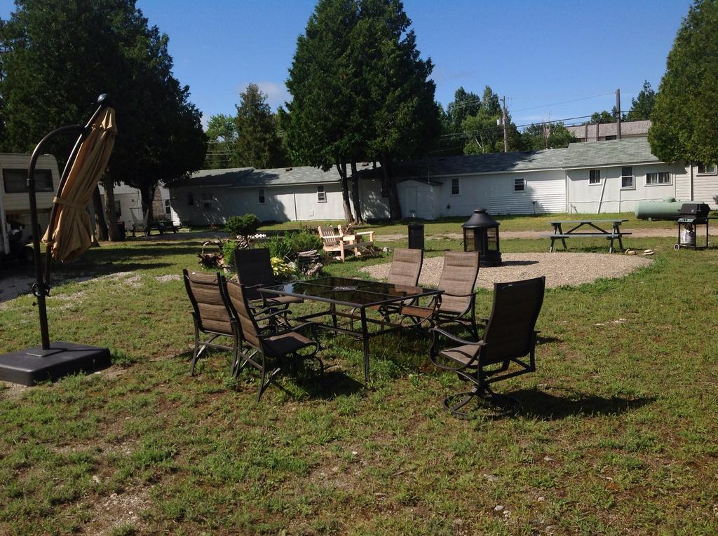 Cedar Vista Motel Tobermory Exterior foto